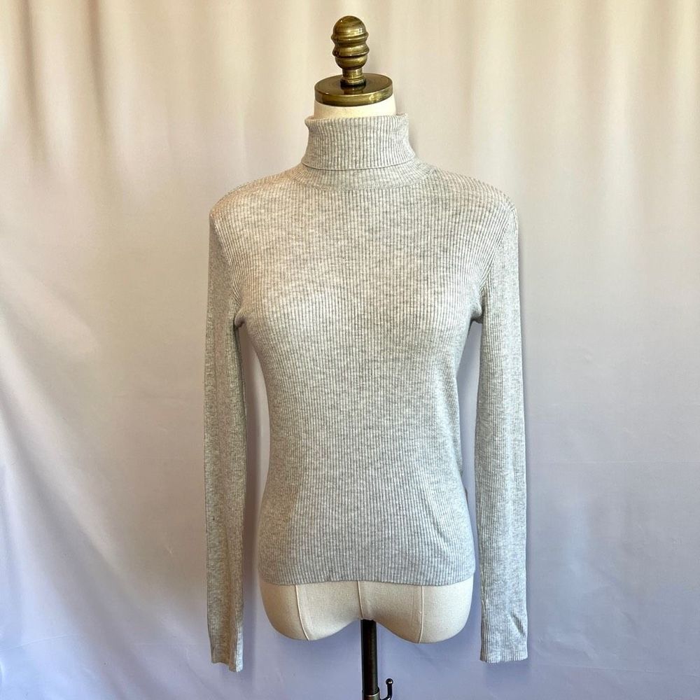 Brandy Melville Gray Ribbed Long Sleeve Turtleneck